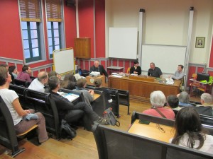 Table ronde animée par le professeur Guy Chemla (en bas à gauche) devant les étudiants du Master Alimentation et Cultures alimentaires de l'université Paris-Sorbonne, 